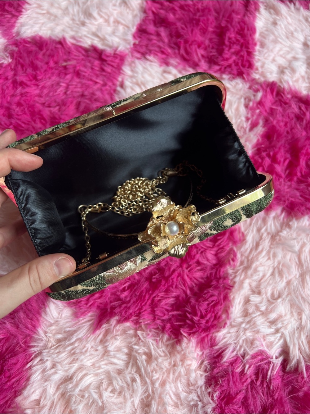 Elegant Floral Embroidered Pink Clutch with Pearl Accent - Picture 4 of 6